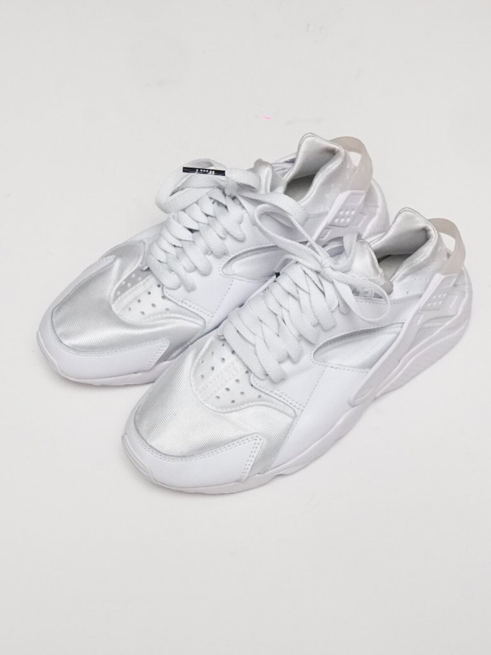Nike Air Huarache Low Top Lace-Up Sneaker Triple White SIZE 8